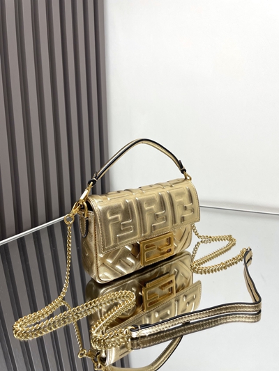 フェンディバッグ背面デザイン